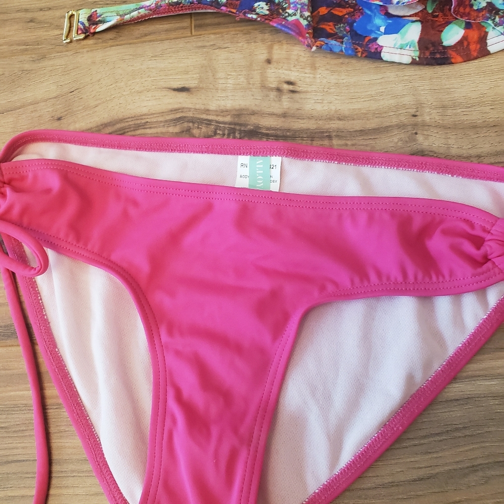 Bikini - Picture 4 of 7